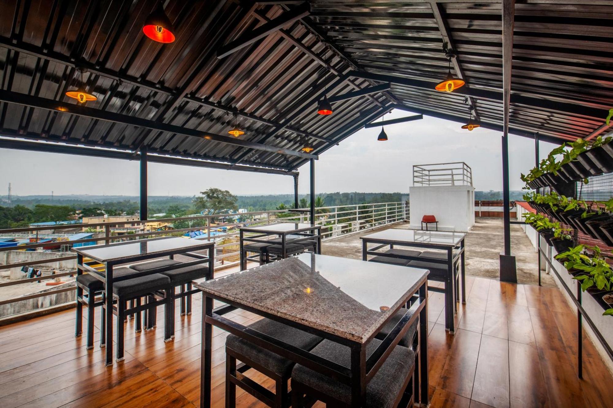 Treebo Sans Sarav Kushalnagar Hotel Madikeri Exterior foto