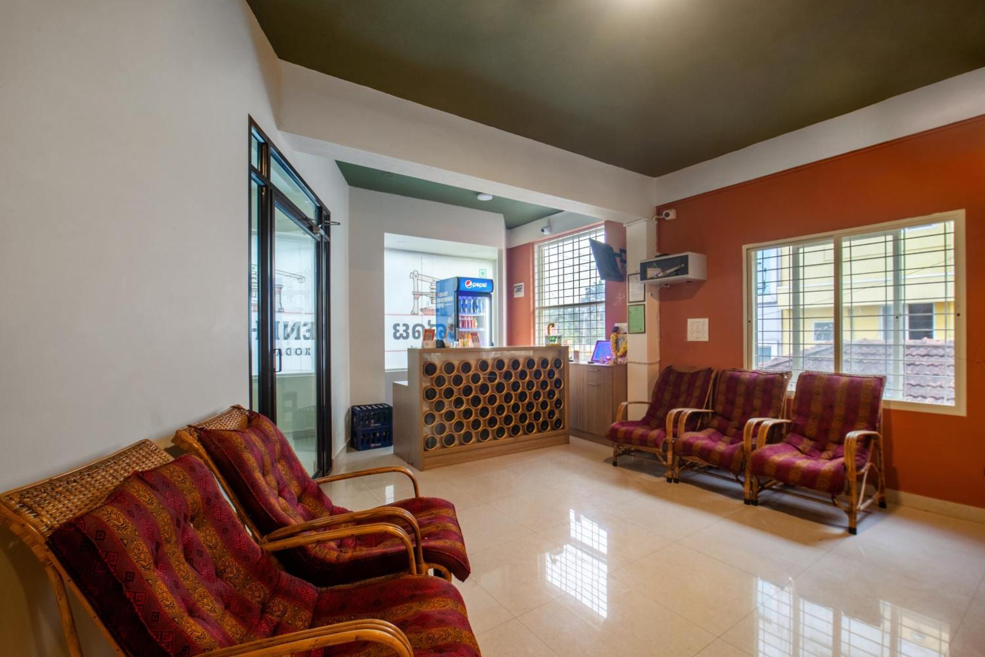 Treebo Sans Sarav Kushalnagar Hotel Madikeri Exterior foto